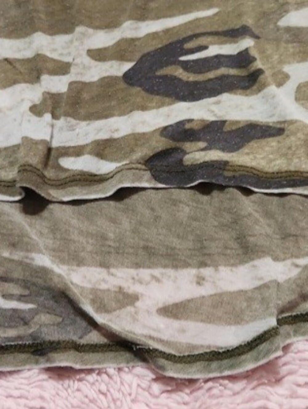 Zoe + Liv Womens Large Camo Pocket Tee - Picture 4 of 4